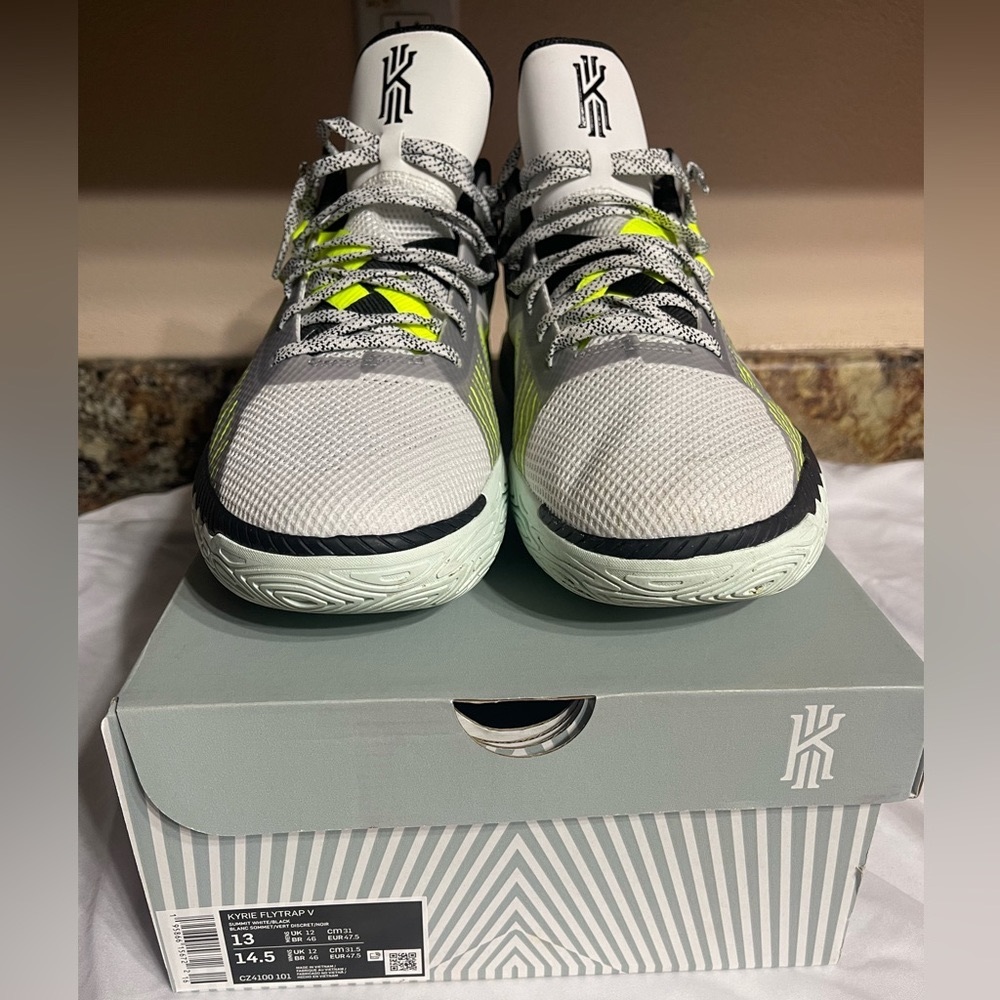 Kyrie Flytrap V Summit White/Black Size 13 Men - image 1